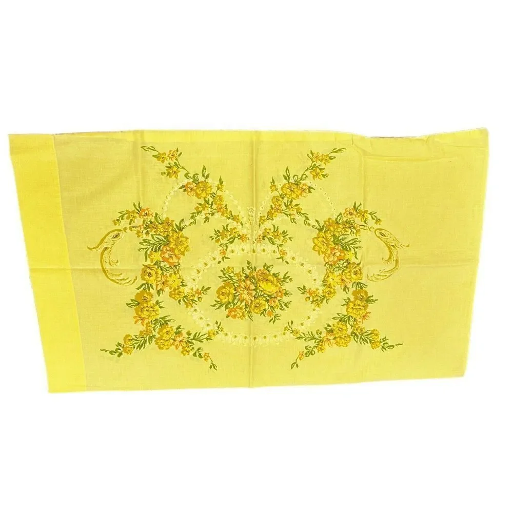 J.P.‎ Stevens Vintage Standard Pillowcase 20x32” Tastemaker Yellow Floral Muslin